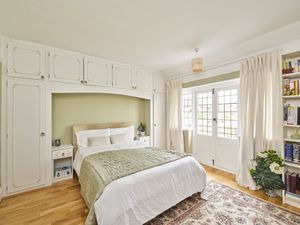 Bedroom- click for photo gallery